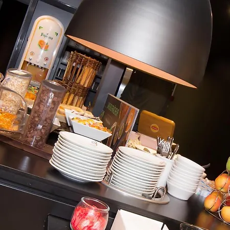 Campanile Sud Bezannes Hotel 3*