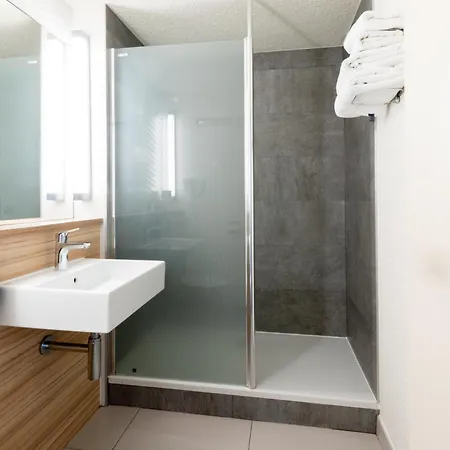 Campanile Sud Bezannes Hotel 3*