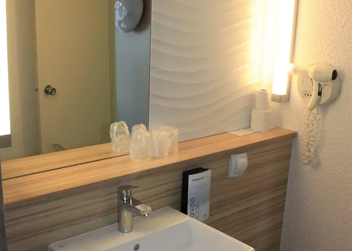 Hotel Campanile Sud Bezannes 3*