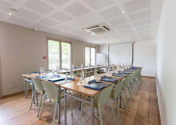 Campanile Sud Bezannes 3*