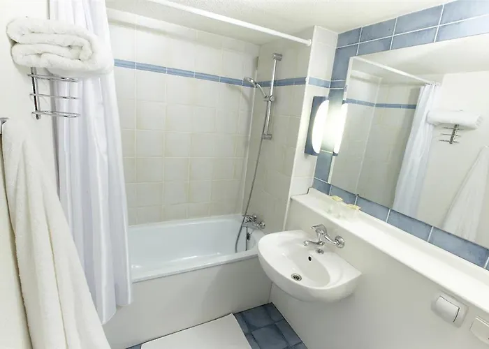 Campanile Sud Bezannes Hotel 3*